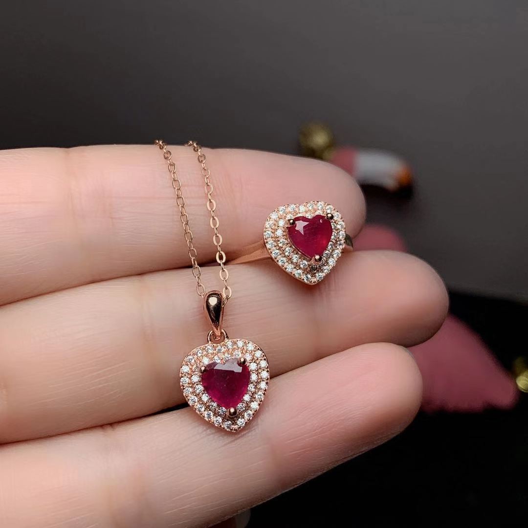 天然新烧红宝石套装心形925银镶嵌清新简约吊坠戒指二件套