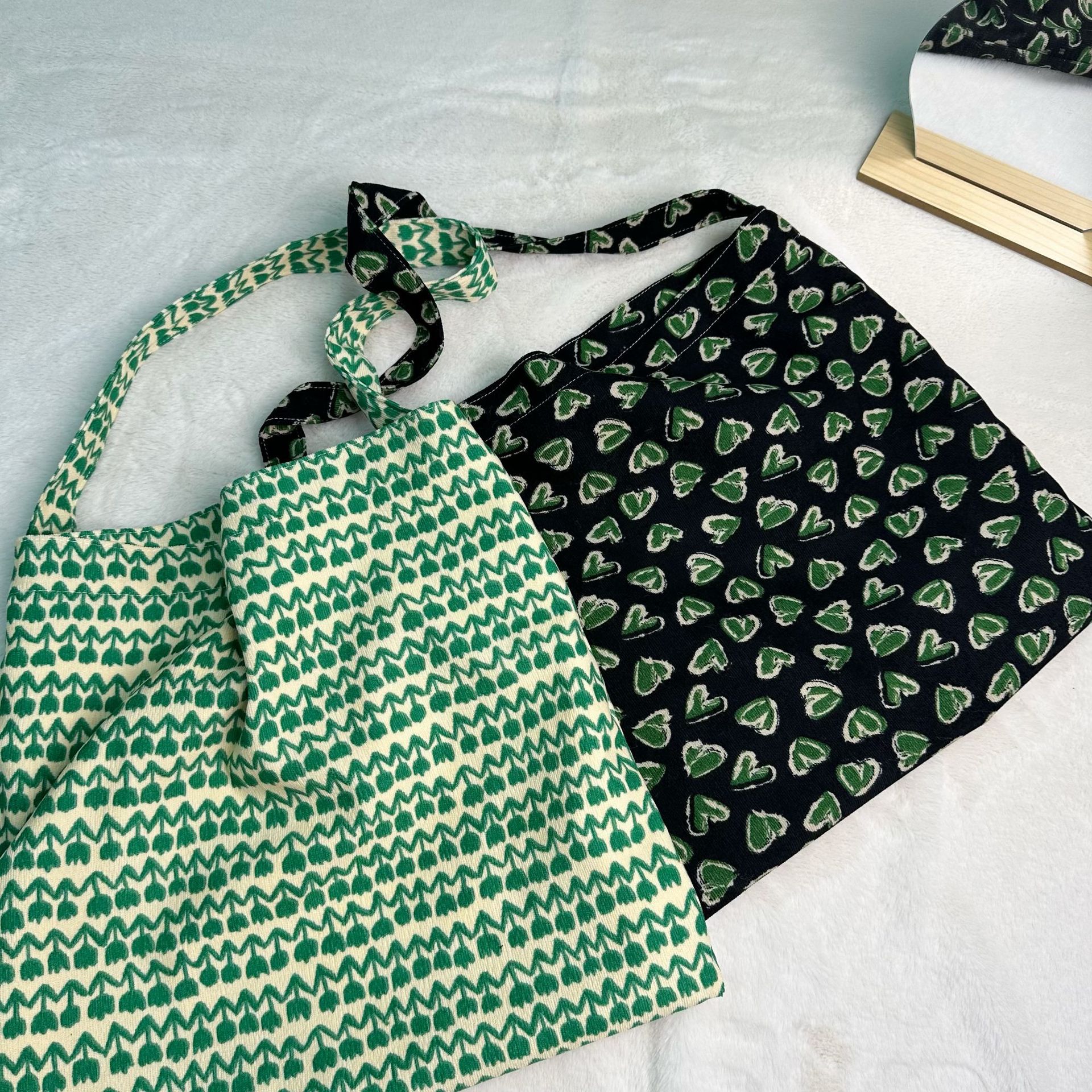 518182章若楠同款斜挎包单肩帆布包ins风文艺日系布包学生灯芯绒