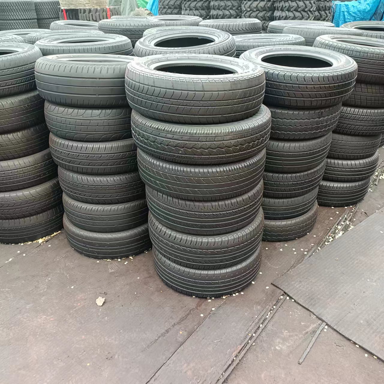 大量出售二手废旧轮胎用于卡丁车赛道围挡装饰幼儿园游乐场防护