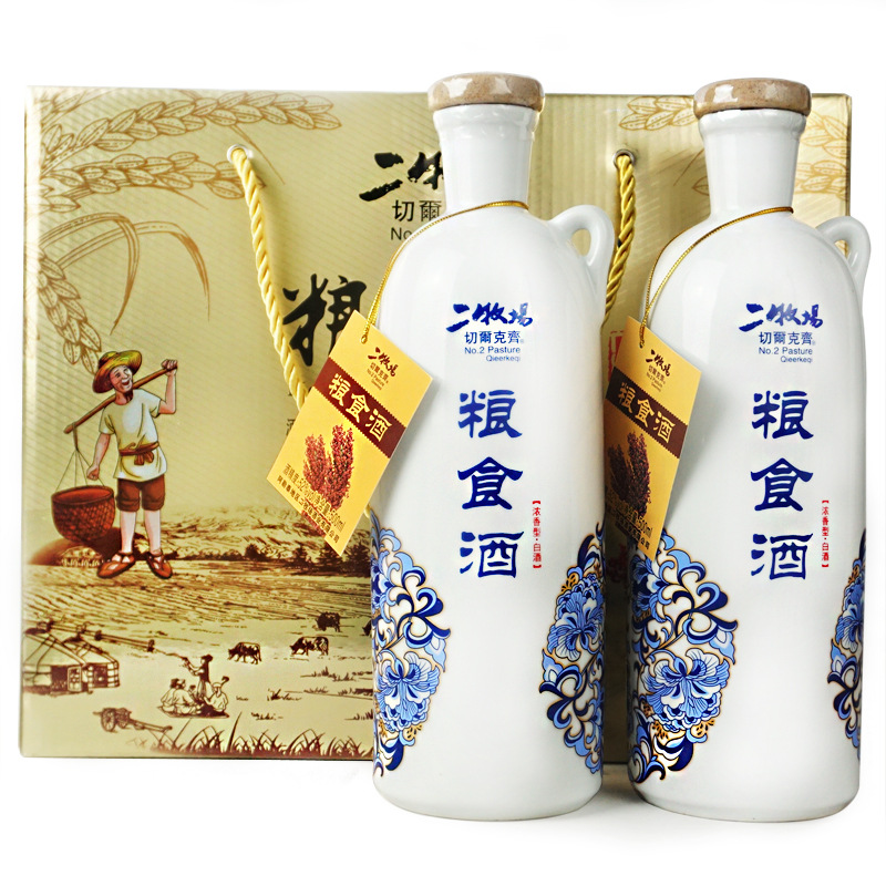 新疆白酒阿勒泰二牧场粮食酒52°浓香型白酒青花礼盒装批发代理
