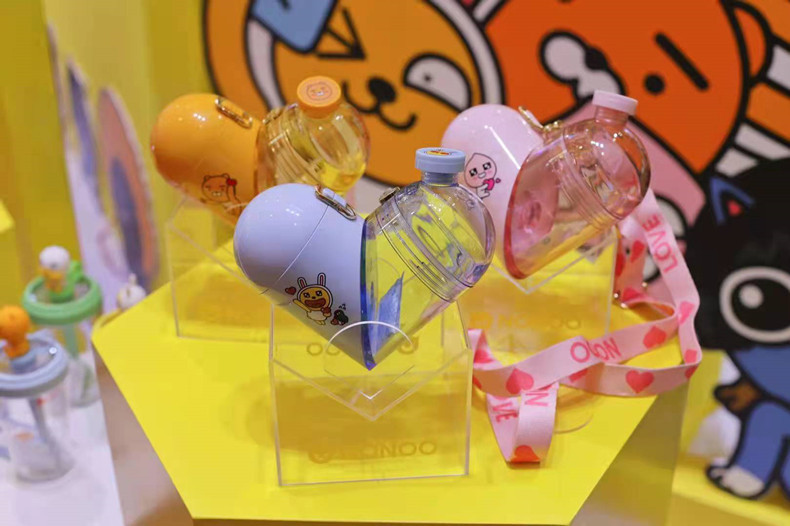 nonoo爱心杯kakao网红可爱户外便携水杯夏储物杯子ins潮斜跨背带