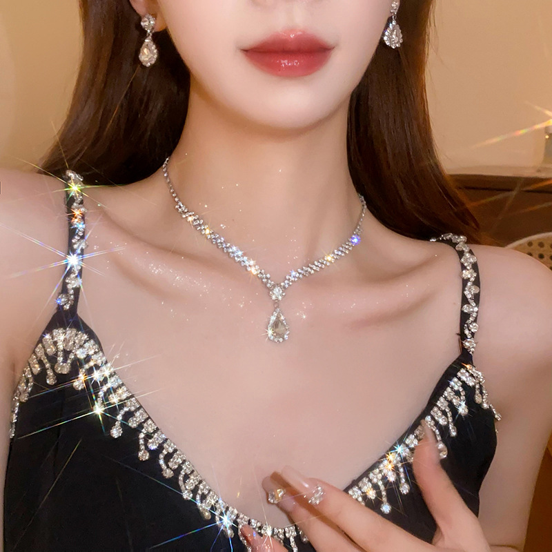 French Style Temperament Flower Rhinestone-Embedded Water Drop Tassel Necklace Minority All-Match Clavicle Chain Affordable Luxury Fashion High Sense Necklace