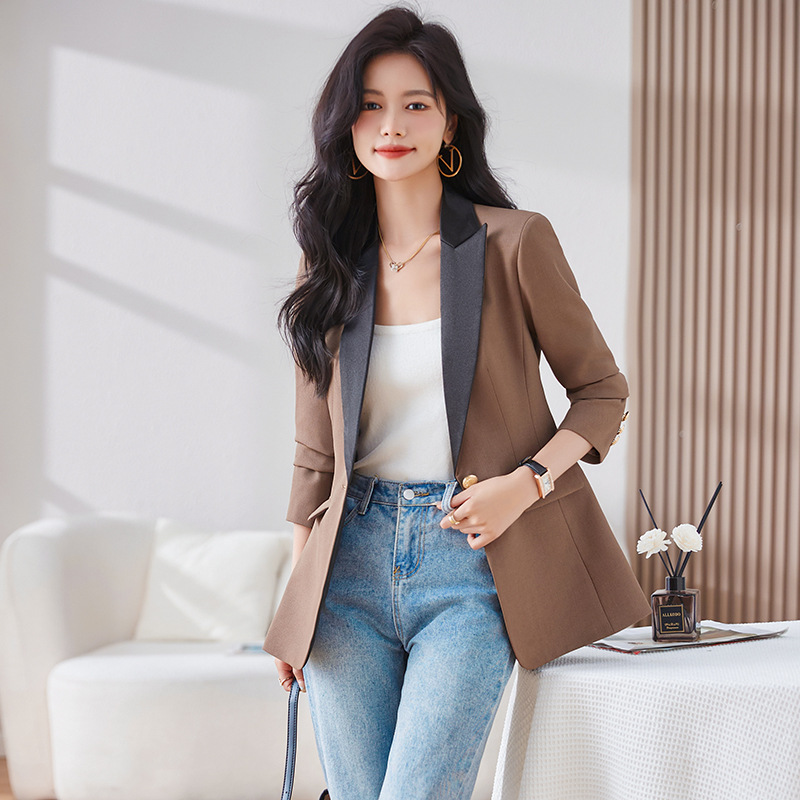 高级感卡其色撞色小西装外套女秋冬2023新款修身显瘦休闲西服上衣