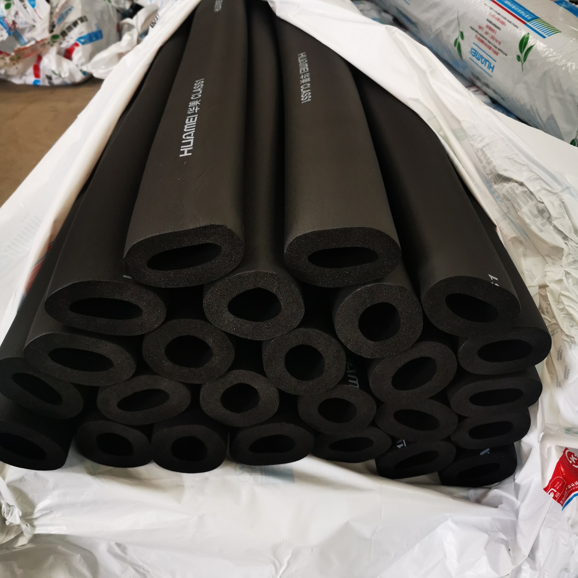 华美橡塑保温管 b1级隔音隔热阻燃橡塑管 工业管道保温橡塑管套