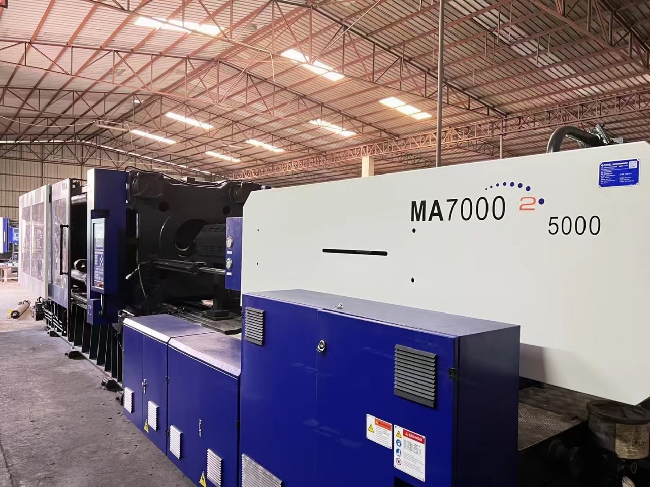 大型注塑机海天2代700吨注塑机