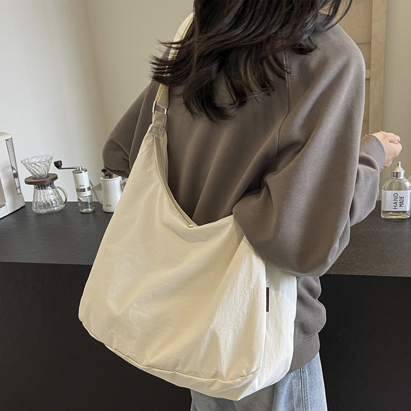 韩国ins大容量单肩包包女 简约百搭饺子包少女学生上课通勤包