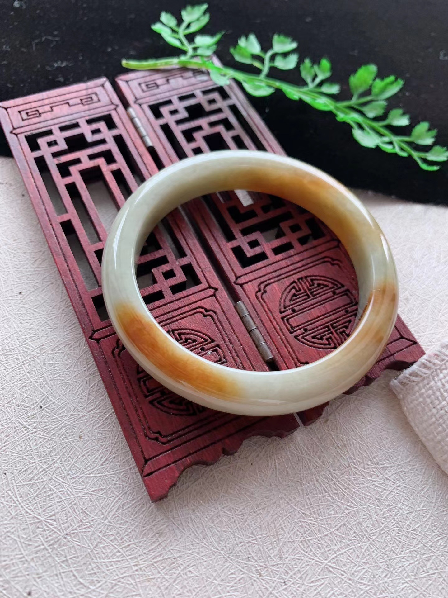 满堂红缅甸a货女款玉镯子手腕镯带证书飘黄翡正装翡翠手镯56圈口