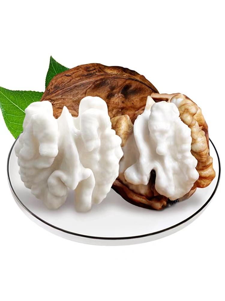 大凉山生核桃去青皮核桃薄皮新鲜湿核桃嫩核桃高山鲜黑桃现货代发