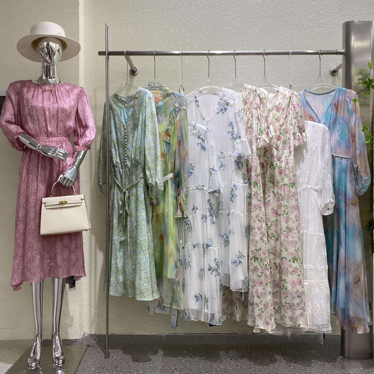 乐町春装女装批货一手货源十三行尾款清货撤柜品牌