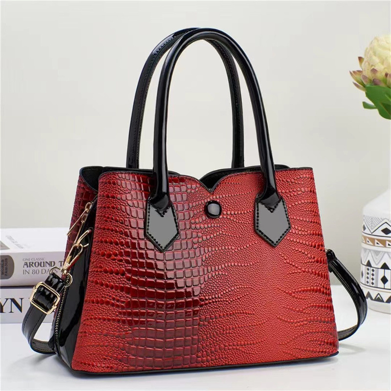 Spring 2024 New Crocodile Pattern Women's Bag European and American Retro Large Capacity Handbag Fashion Simple Shoulder Messenger Bag