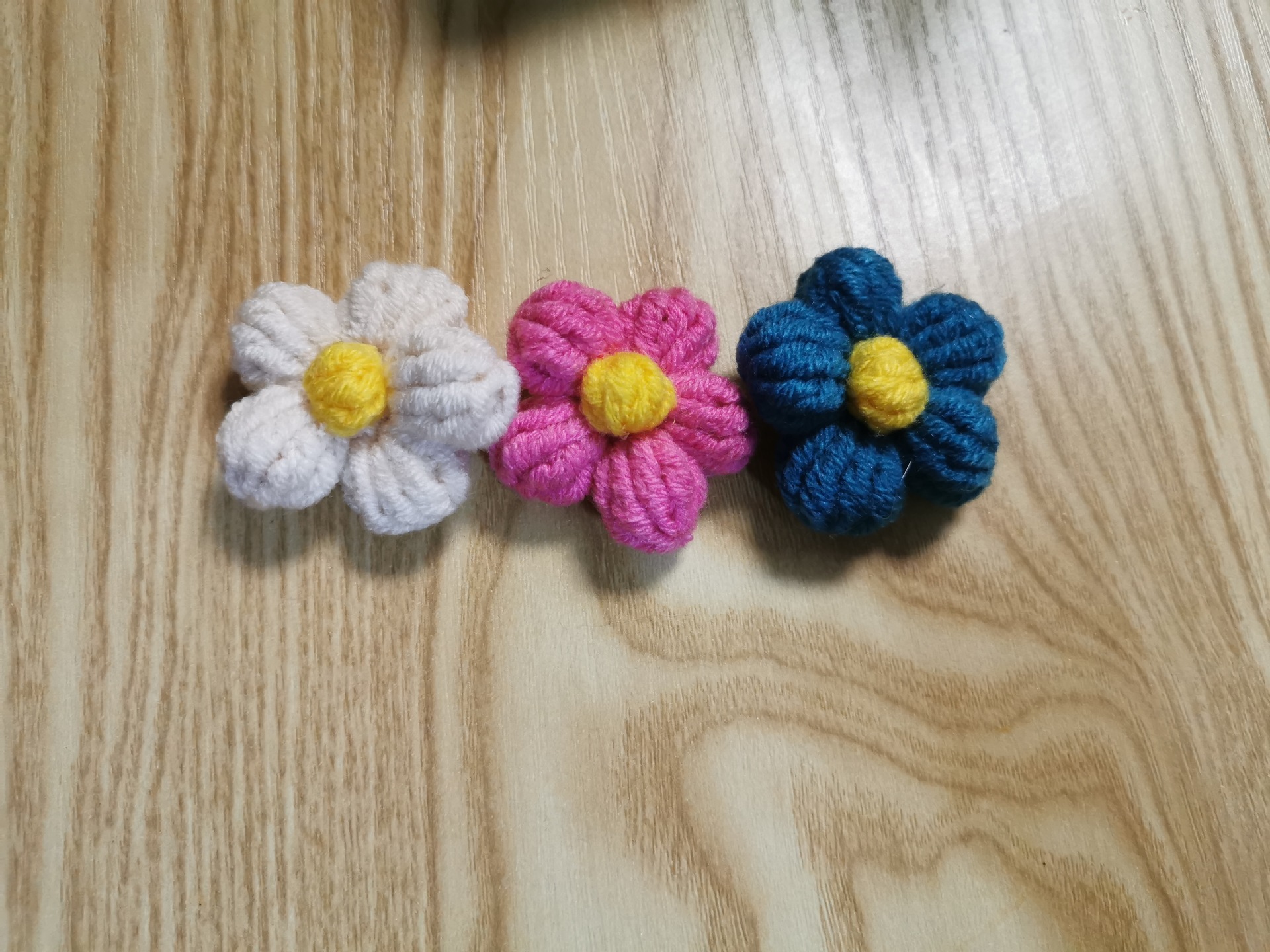 创意手工作品成品diy制作毛线编织泡芙花朵头饰胸针发饰配件材料