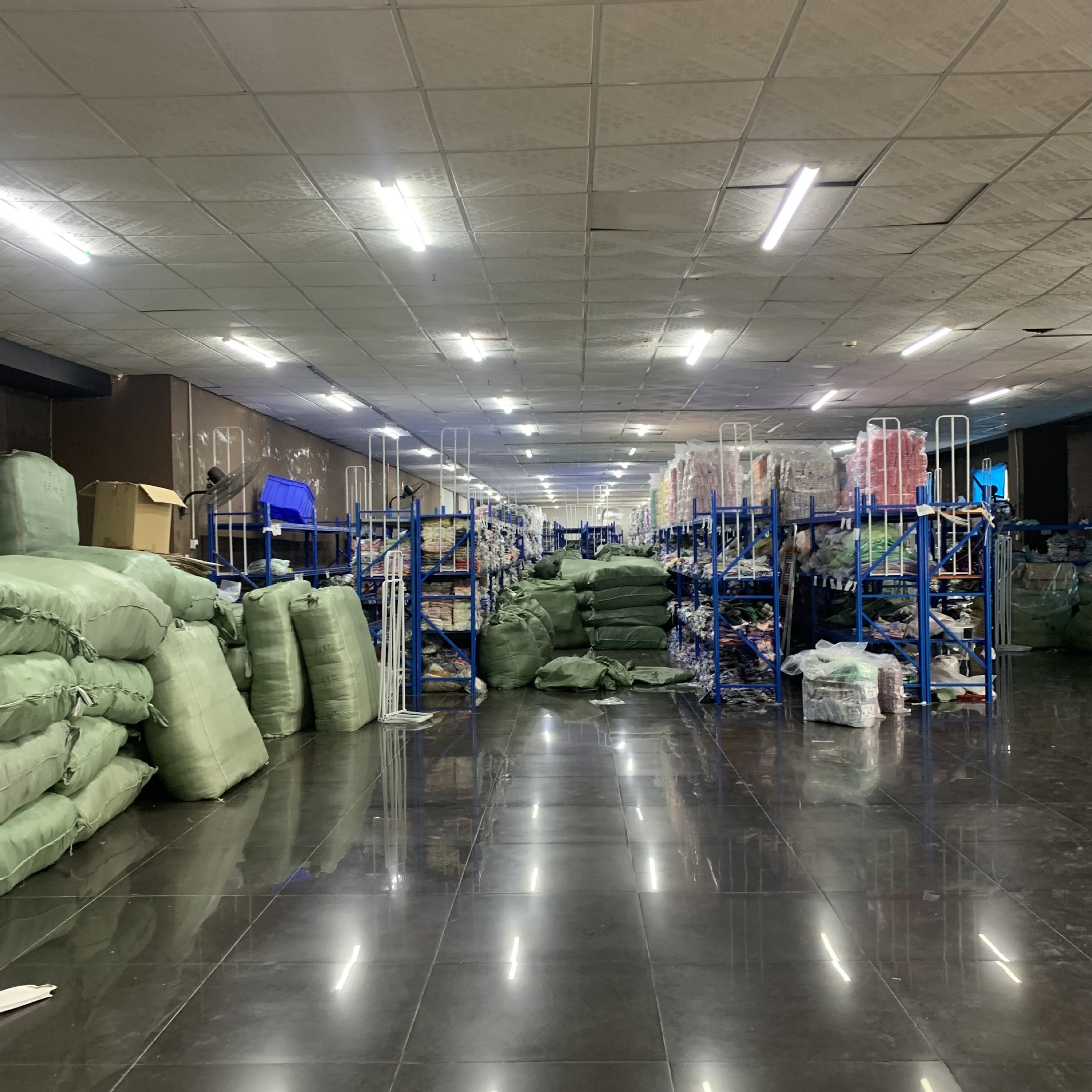 史努比品牌折扣童装尾货中小童韩版t恤杂款欧抱抱童装直播货源