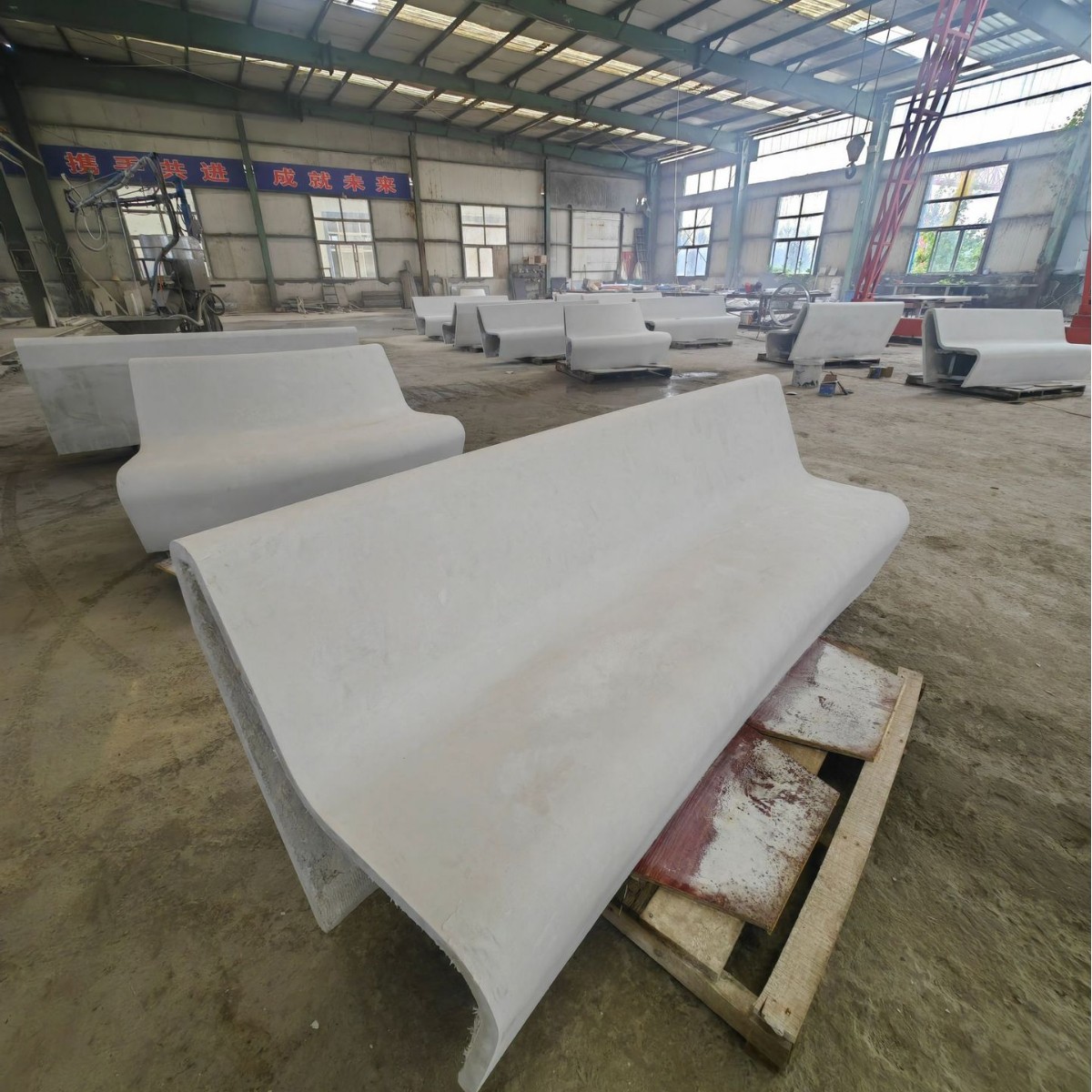 专业定制城市公园UHPC异形花坛树池坐凳 清水桌凳 HPC混凝土板