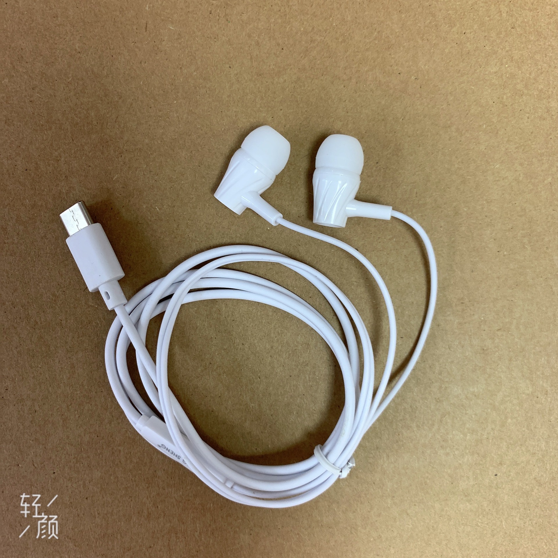 品牌type-c扁口耳机重低音半入耳式带麦1.2米耳机软塞听歌打电话