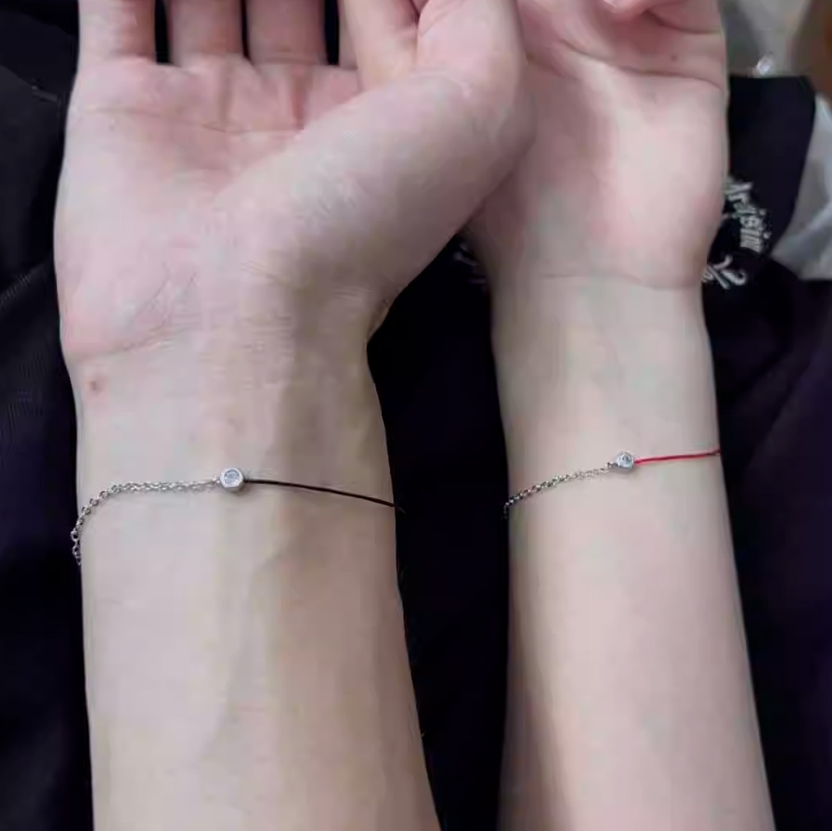 法国经典明星同款红绳手链爆款高级感简约显白极细不对称白金手链