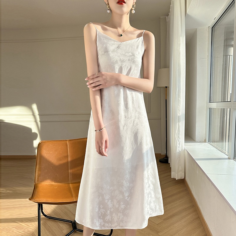 法式缎面吊带连衣裙女夏季新款提花裙子显瘦气质绸缎长裙背心