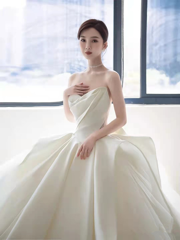 唯美抹胸婚纱图片