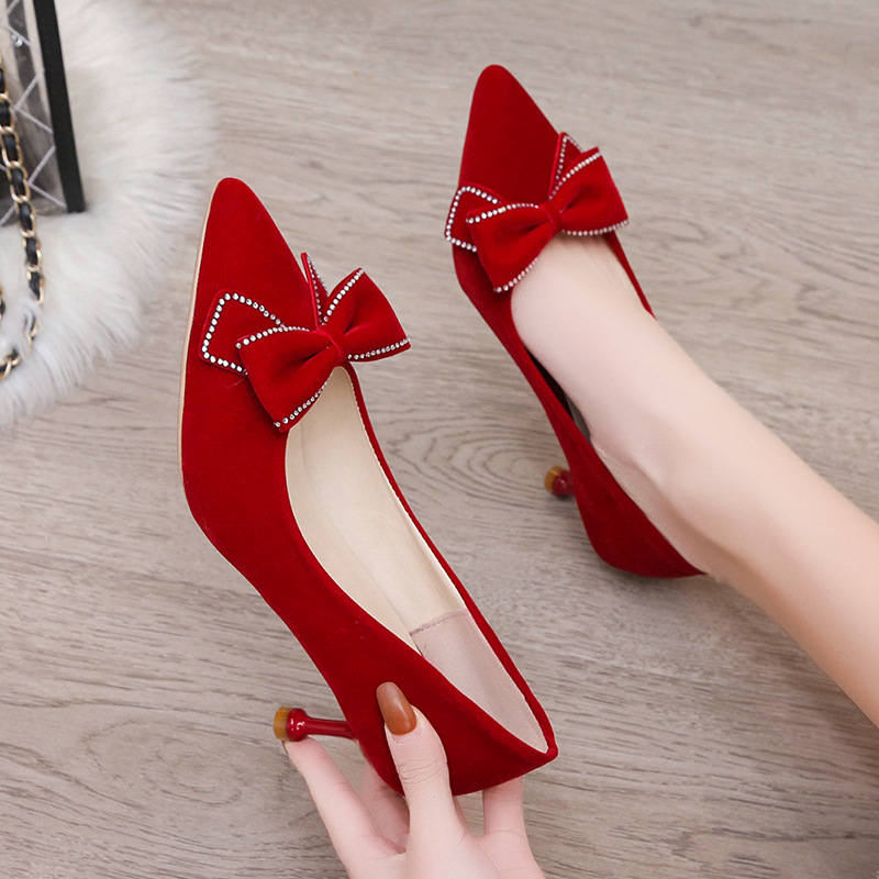 红色坡跟鞋新娘