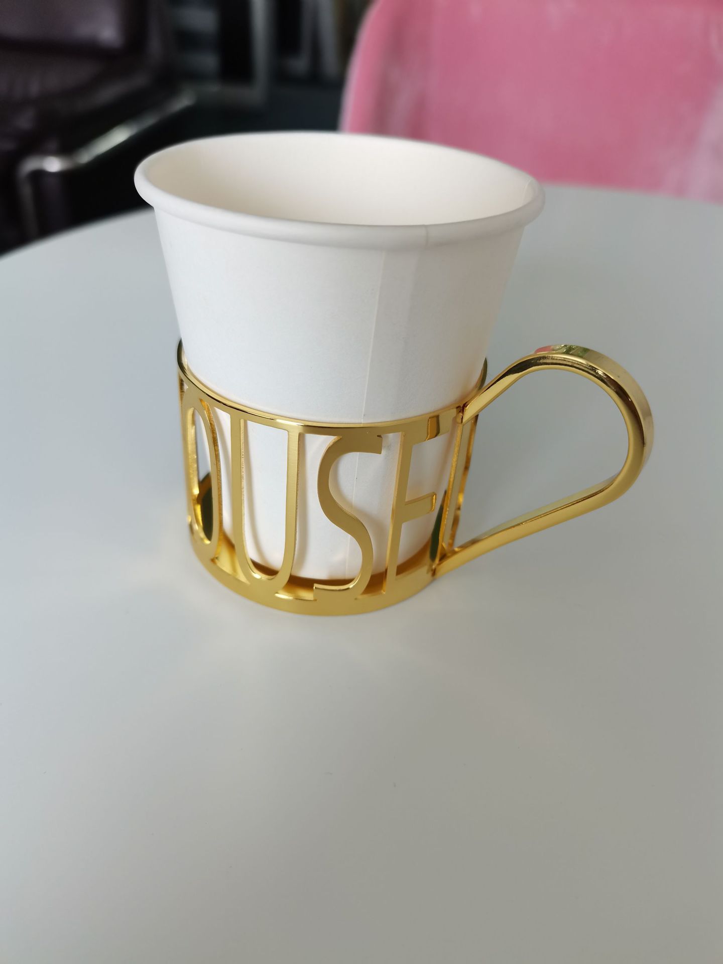 东莞厂家定制304不锈钢圆形创意带手柄杯托上面放纸杯