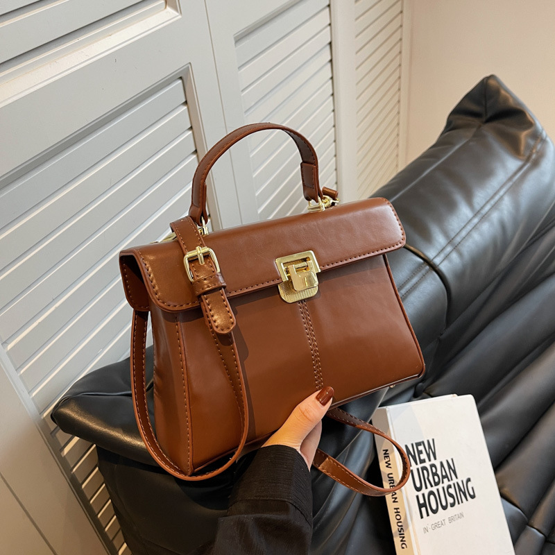 Korean Style Fashion Small Handbags Women's 2023 New Simple Twist Lock Bag All-Match Shoulder Messenger Bag Casual Simple