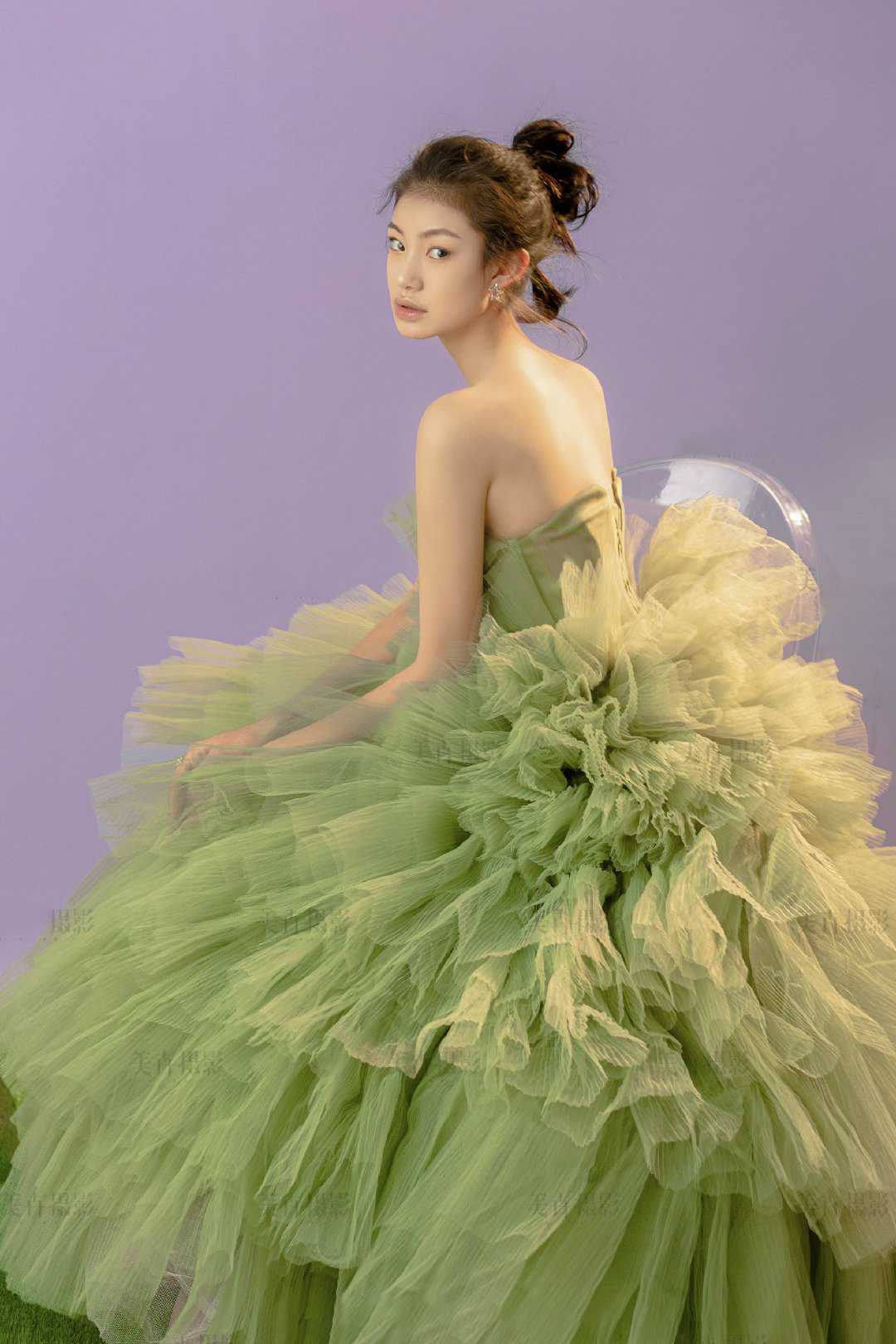 2021新款影楼主题婚纱外景拖尾压皱蛋糕裙绿色网红森系旅拍礼服