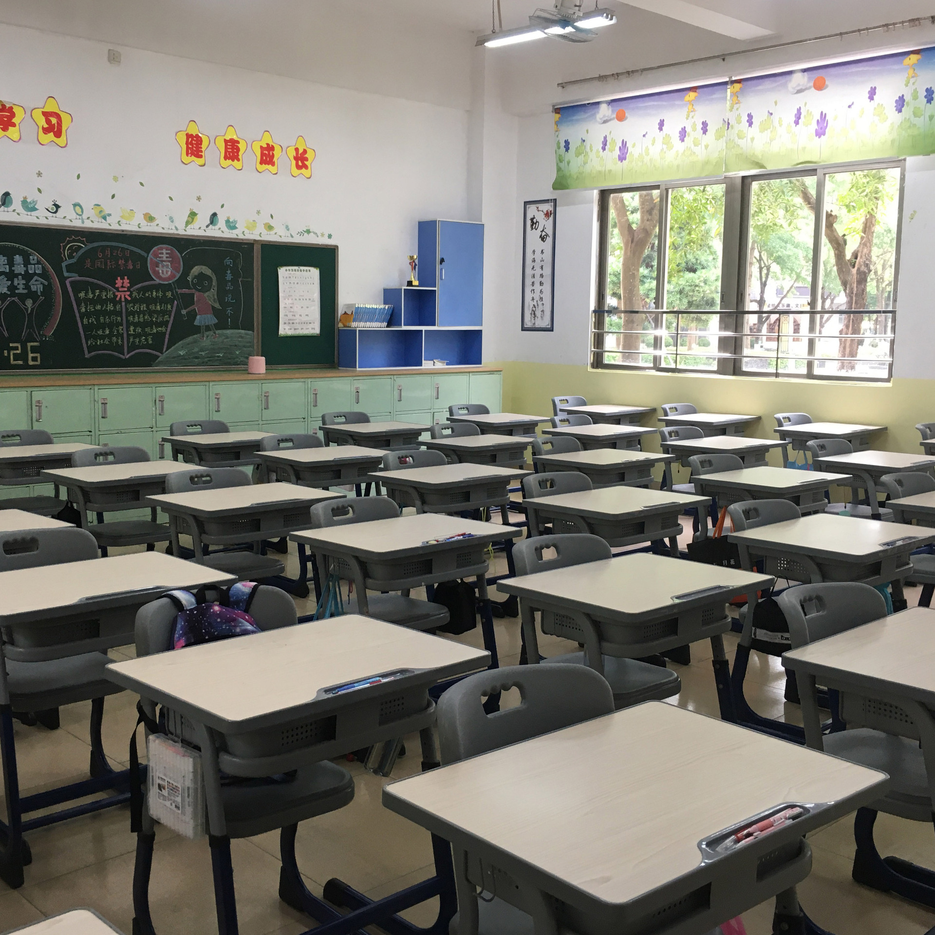 国学中小学生培训桌单人课桌椅学生升降学习桌pp塑料课桌椅