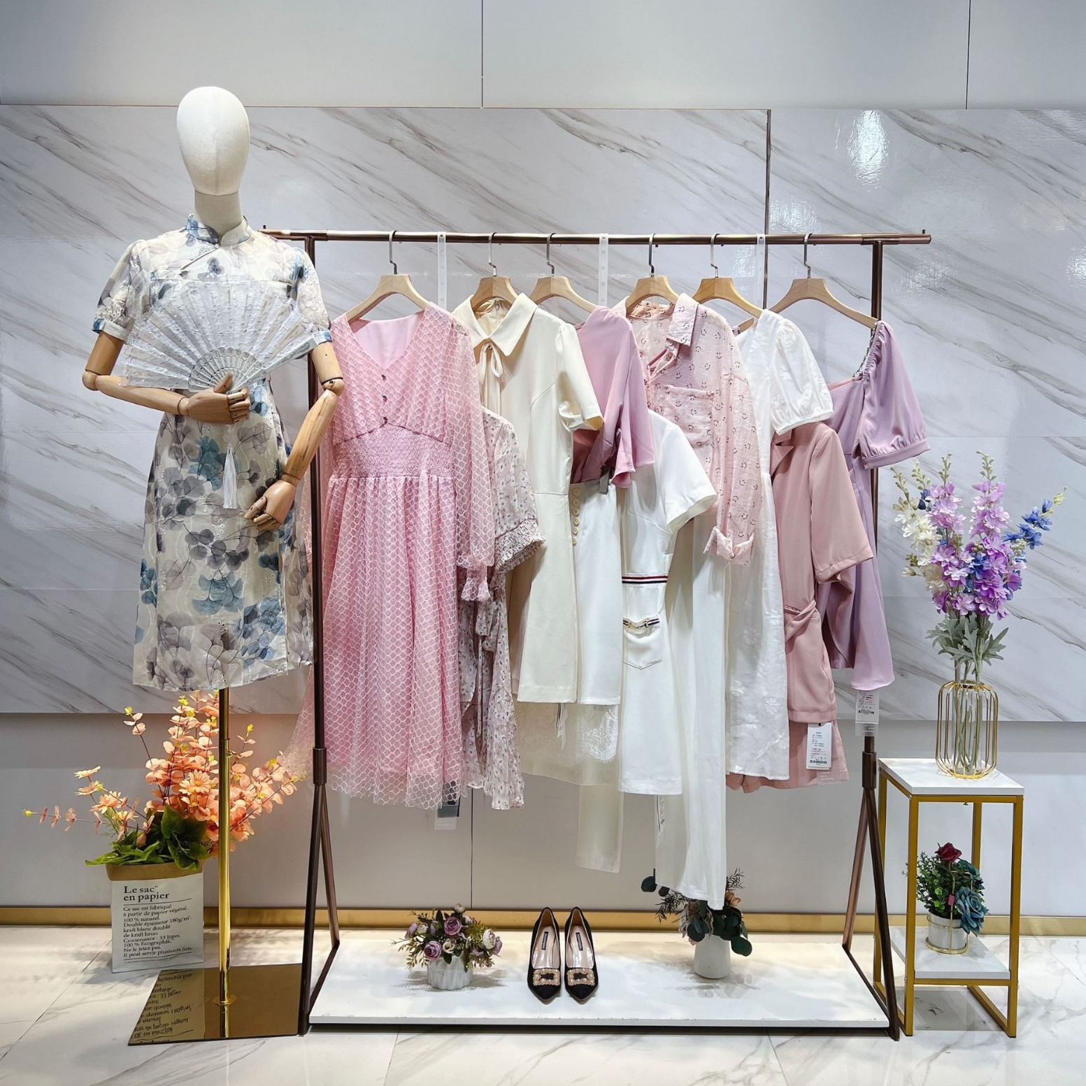 洛利帕女装品牌撤柜潮牌夏装裙子装柜厂家一手货源清货衣服走份