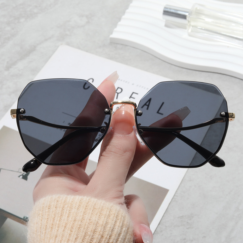 2023 New Women's Sunglasses Trendy Frameless Trimming Sunglasses Large Frame Glasses Women's UV Protection Sunglasses Wholesale