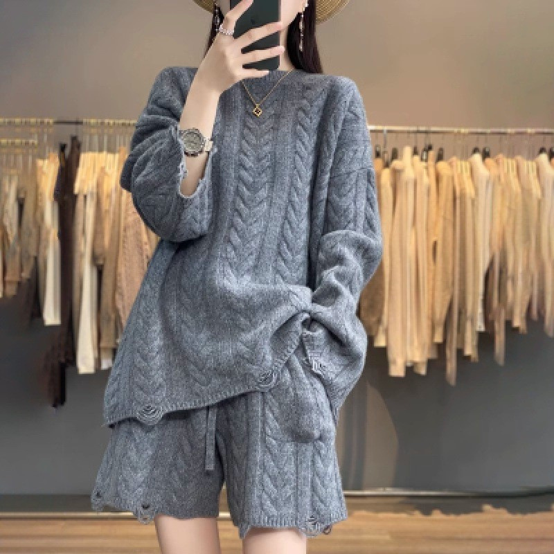 2024 spring and autumn new korean style round neck idle style cable-knit sweater high waist shorts two-piece sweater women‘s fashion