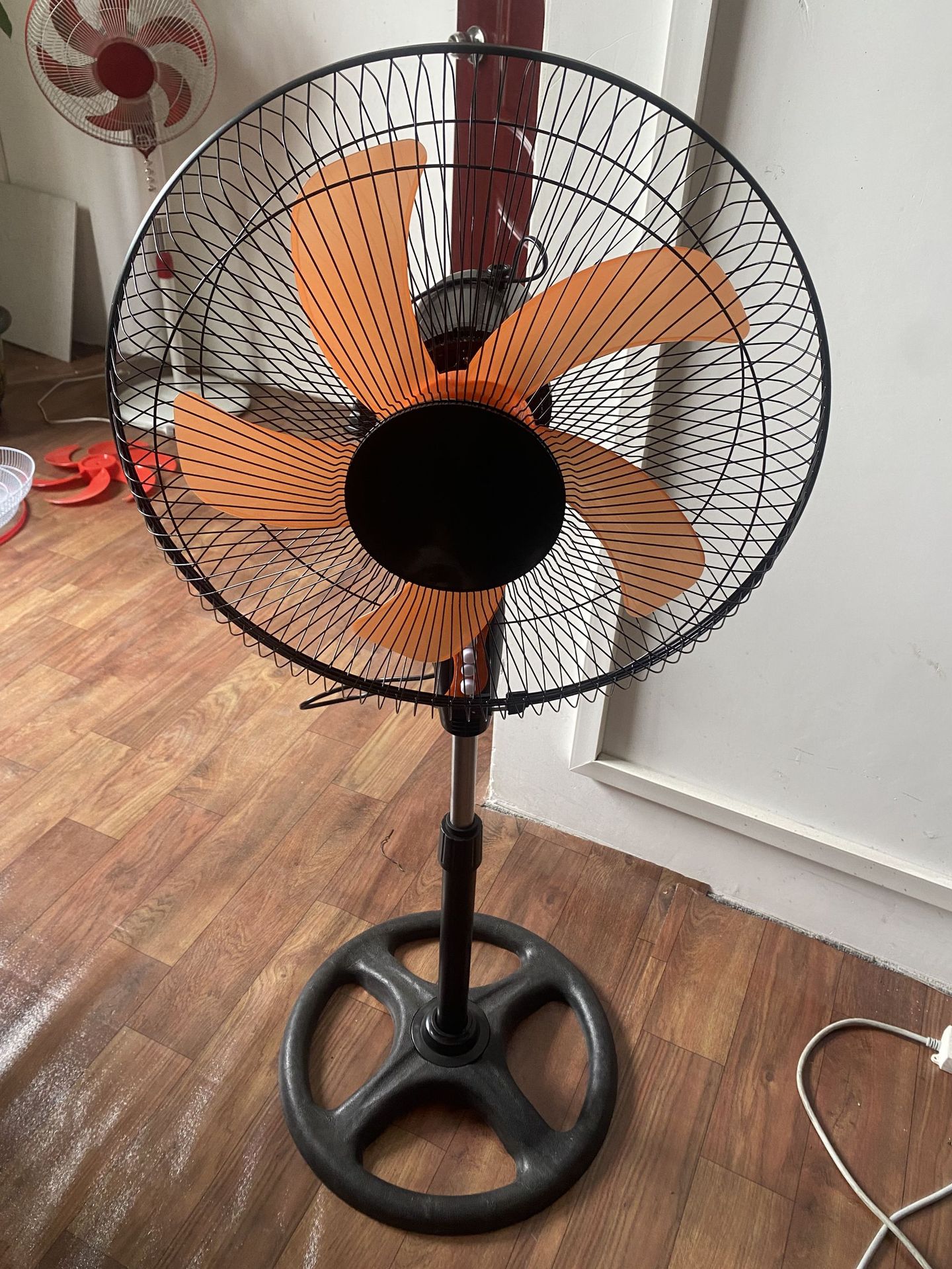 Zhongshan Factory Special Offer 16-Inch Floor Fan Office Vertical Electric Fan Shaking Head Mute Floor Fan Gift