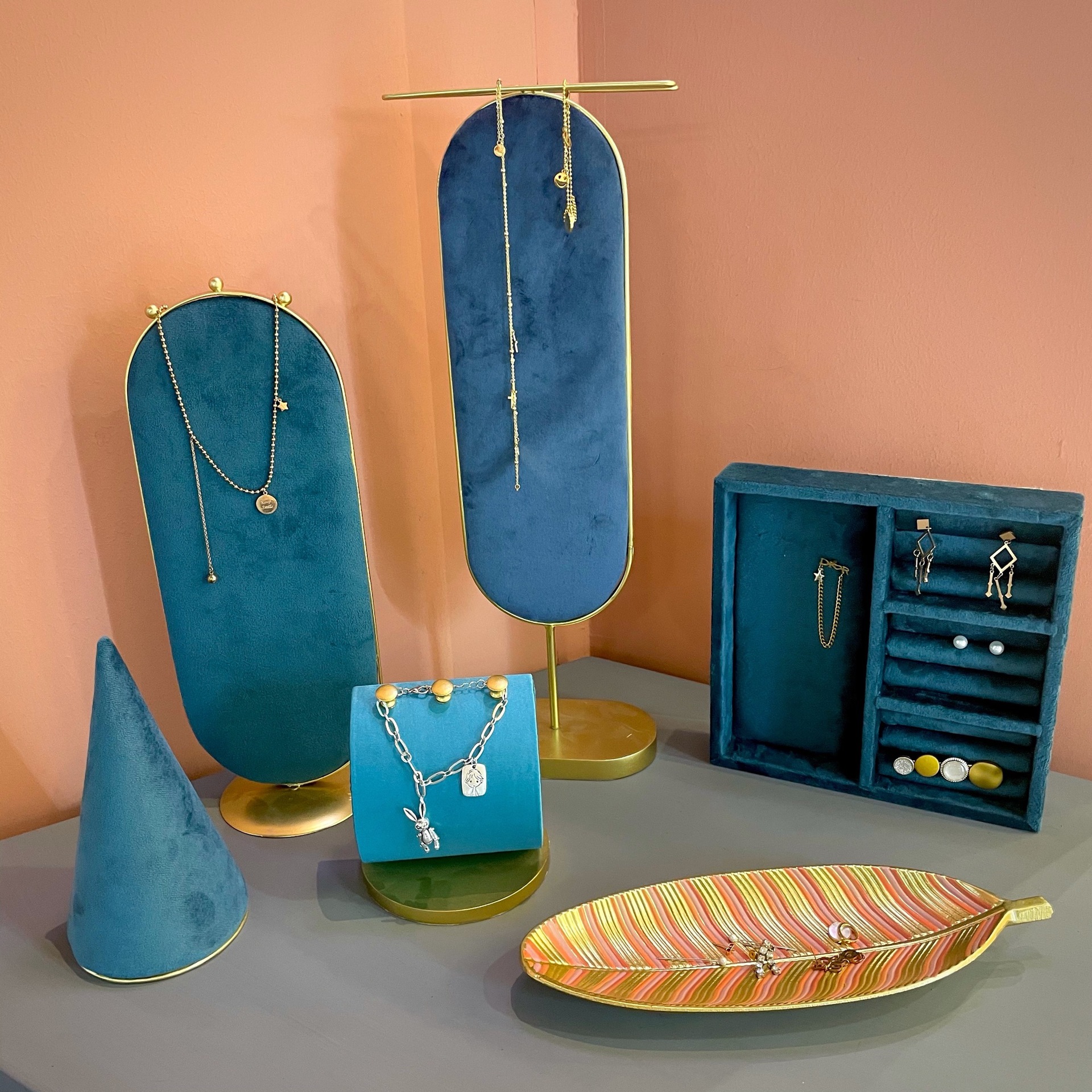 厂家直供项链展示架橱窗柜台吊坠手链架子饰品展示架珠宝摆件道具