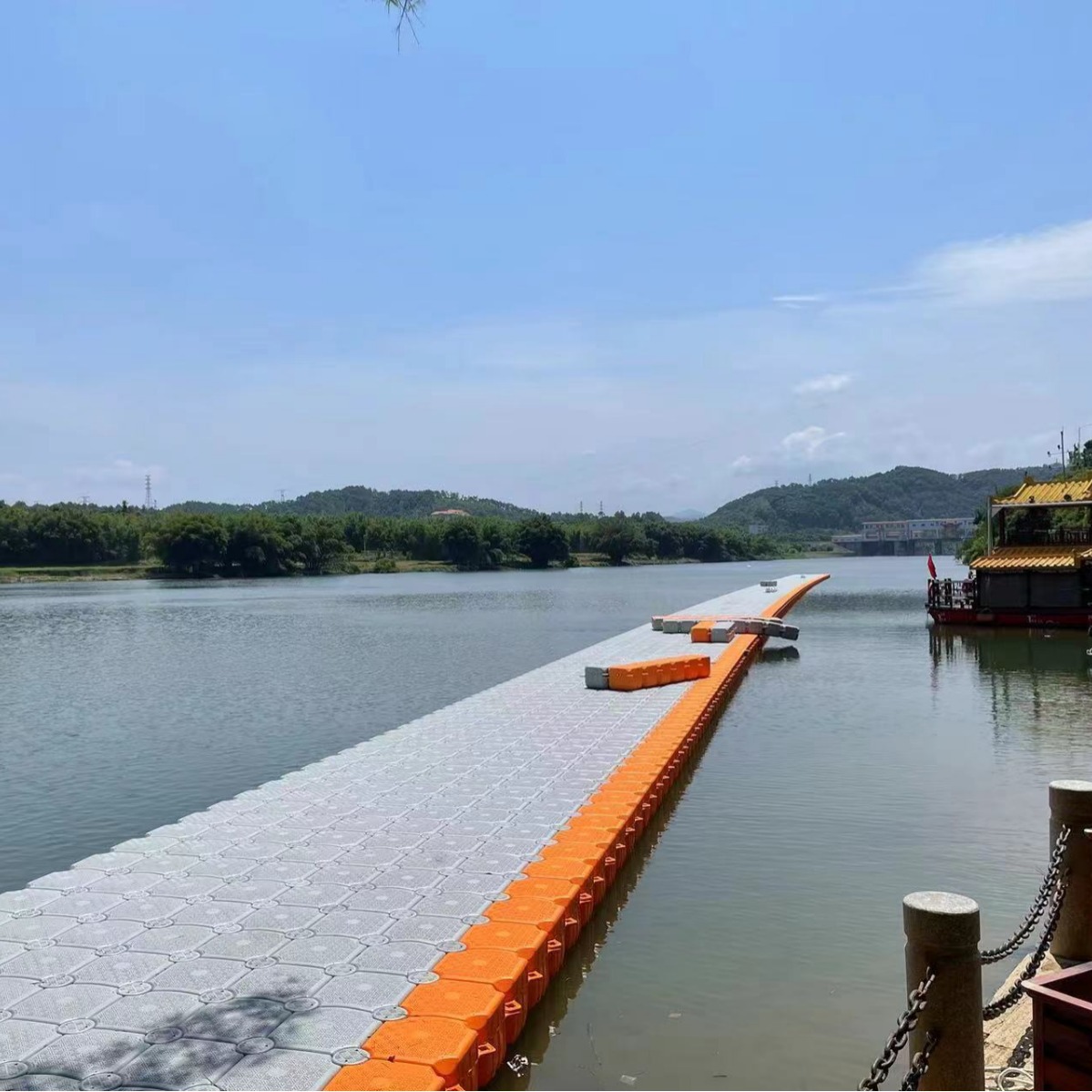 工厂直销浮筒水上浮桥栈道摩托艇快艇车位水上浮筒浮箱浮动码头