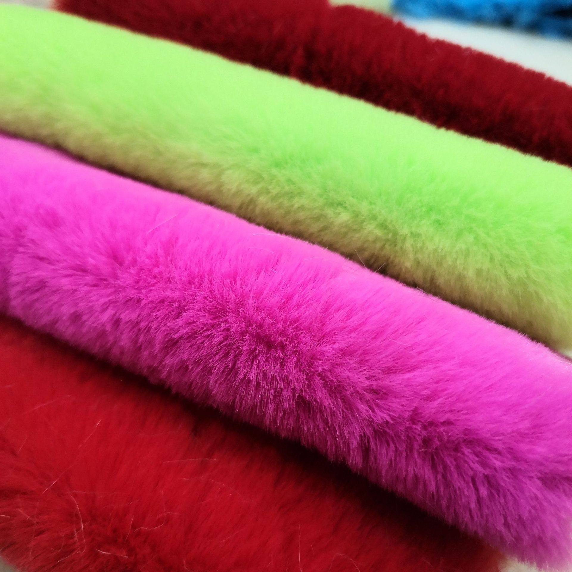 现货800克大兔毛 濑兔毛 加厚经编仿兔毛面料 服装箱包围巾面料