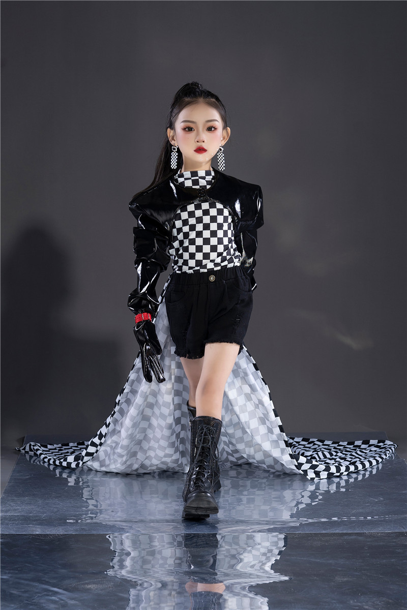 女童走秀潮服服重工漆皮时装科技感t台机车服硬糖摇滚风棋盘格风
