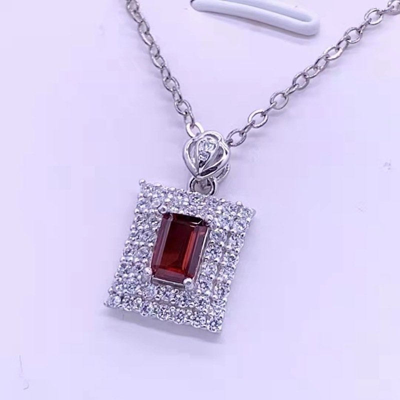 天然石榴石方形吊坠女项链正酒红色晶体通透水晶项链日韩饰品批发