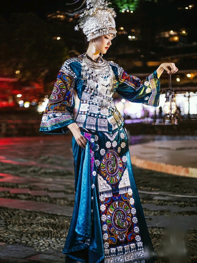 新款少数民族盛装贵州苗族服装情侣装舞台演出kkwong旅拍新款苗衣