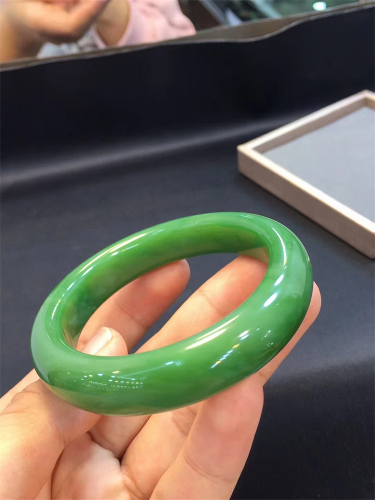 新疆和田碧玉美人手镯圈口53.5mm女正阳绿玉镯老料玉石镯子首饰