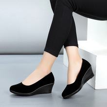 新款老北京布鞋女鞋坡跟套脚工作鞋高跟职业上班鞋工装布鞋妈妈鞋