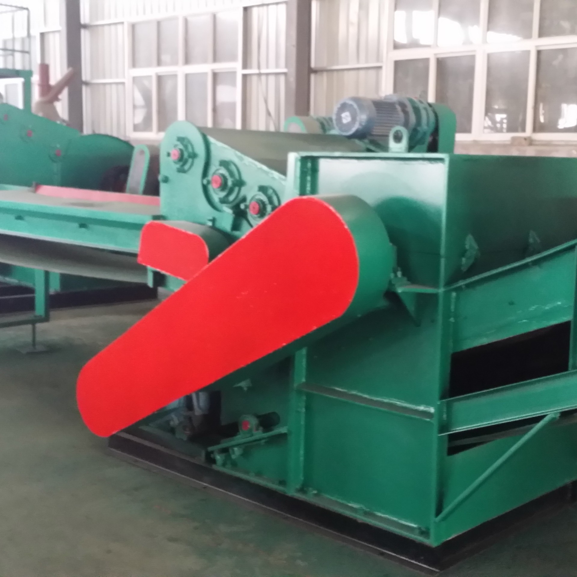 废旧模板木料打锯末机 边角料模板粉碎机 家具移动木头碎枝破碎机