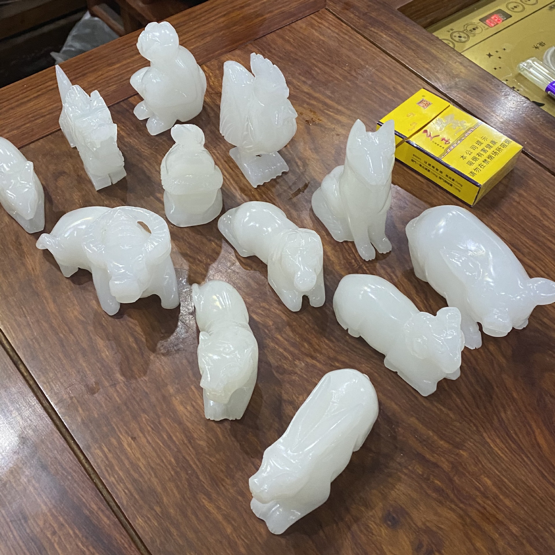 新疆白玉12十二生肖摆件阿富汗冰玉鼠牛虎兔龙蛇马羊猴鸡狗猪摆设