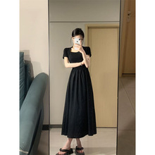 赫本风黑色方领短袖连衣裙女2024新款春夏季修身长裙子套装高级感