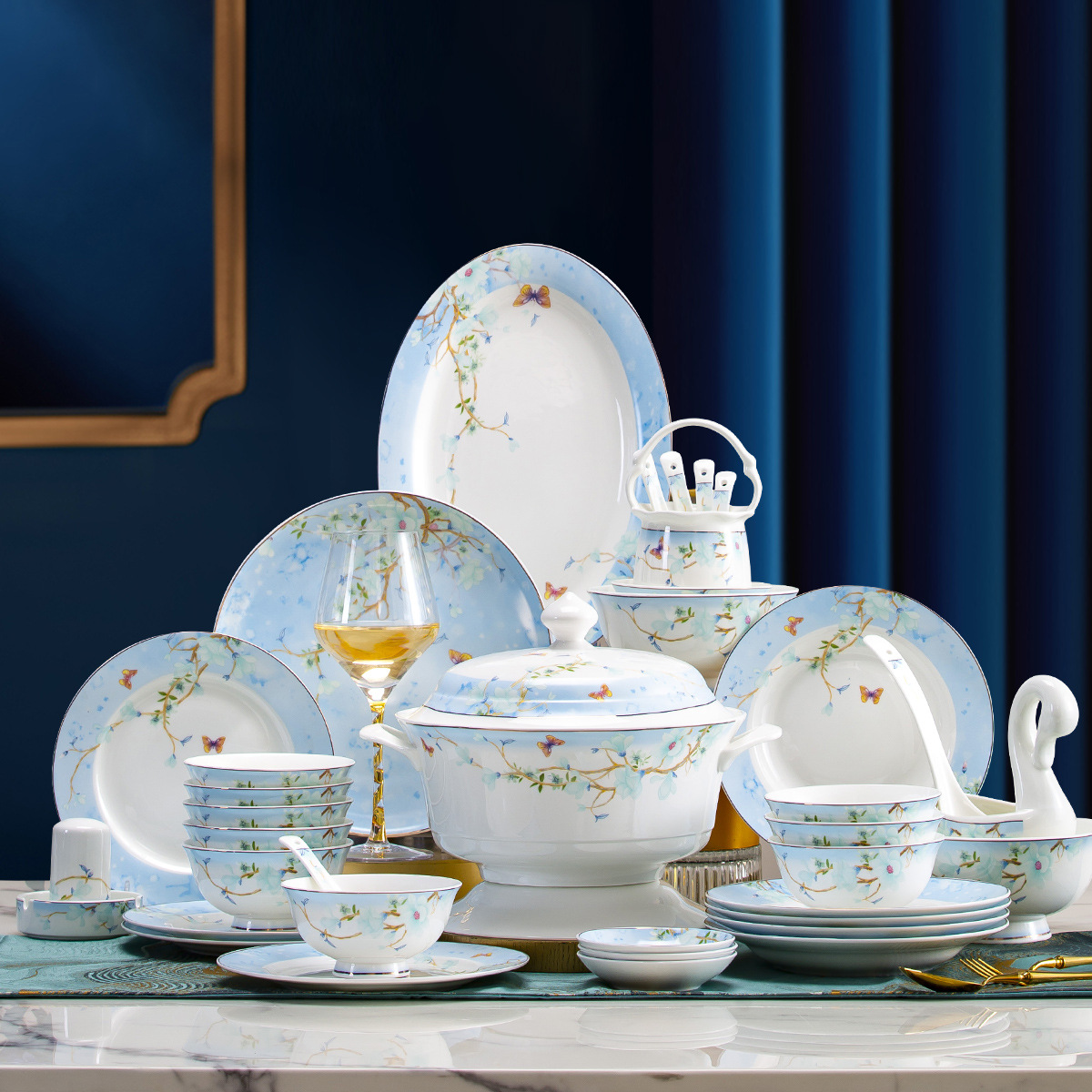 碗碟套装家用轻奢碗盘碗筷高档碗具景德镇陶瓷餐具套装乔迁礼盒装