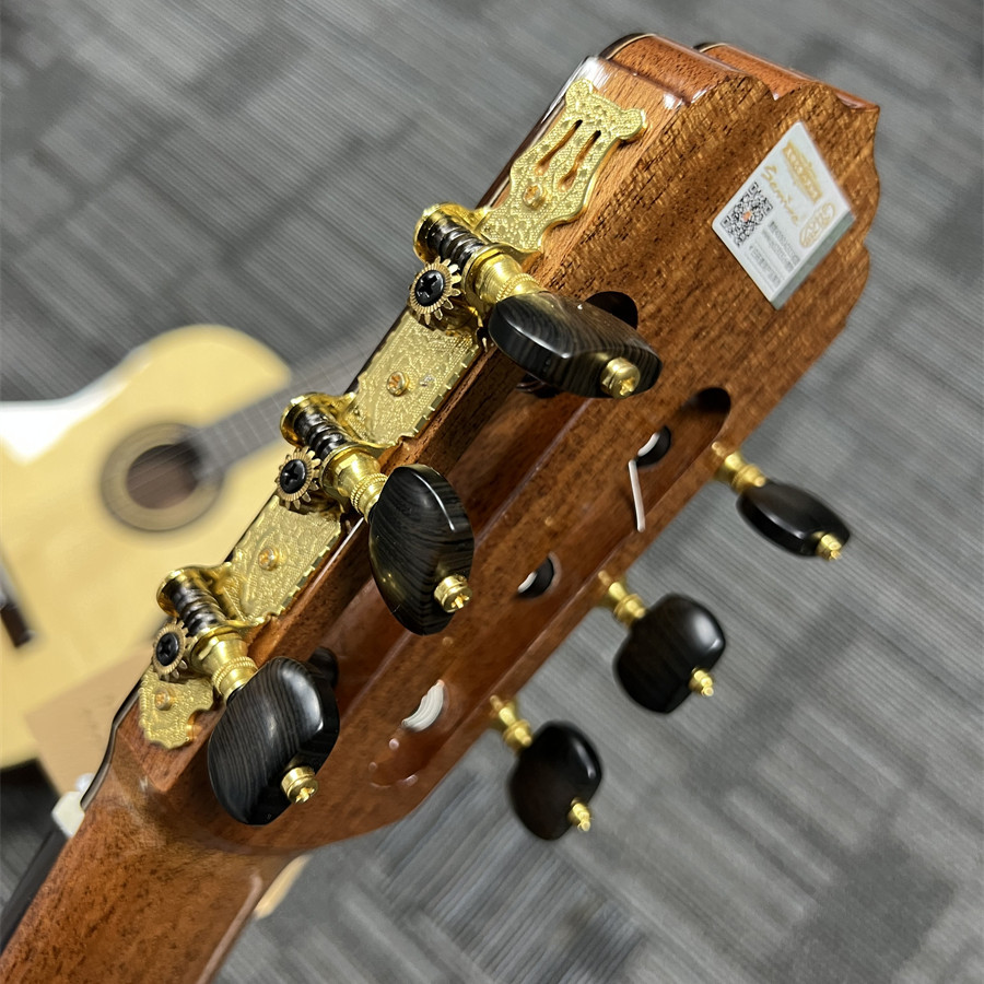 39寸欧洲白松可可菠萝木单板连体古典木吉他专业演奏级指弹唱吉他