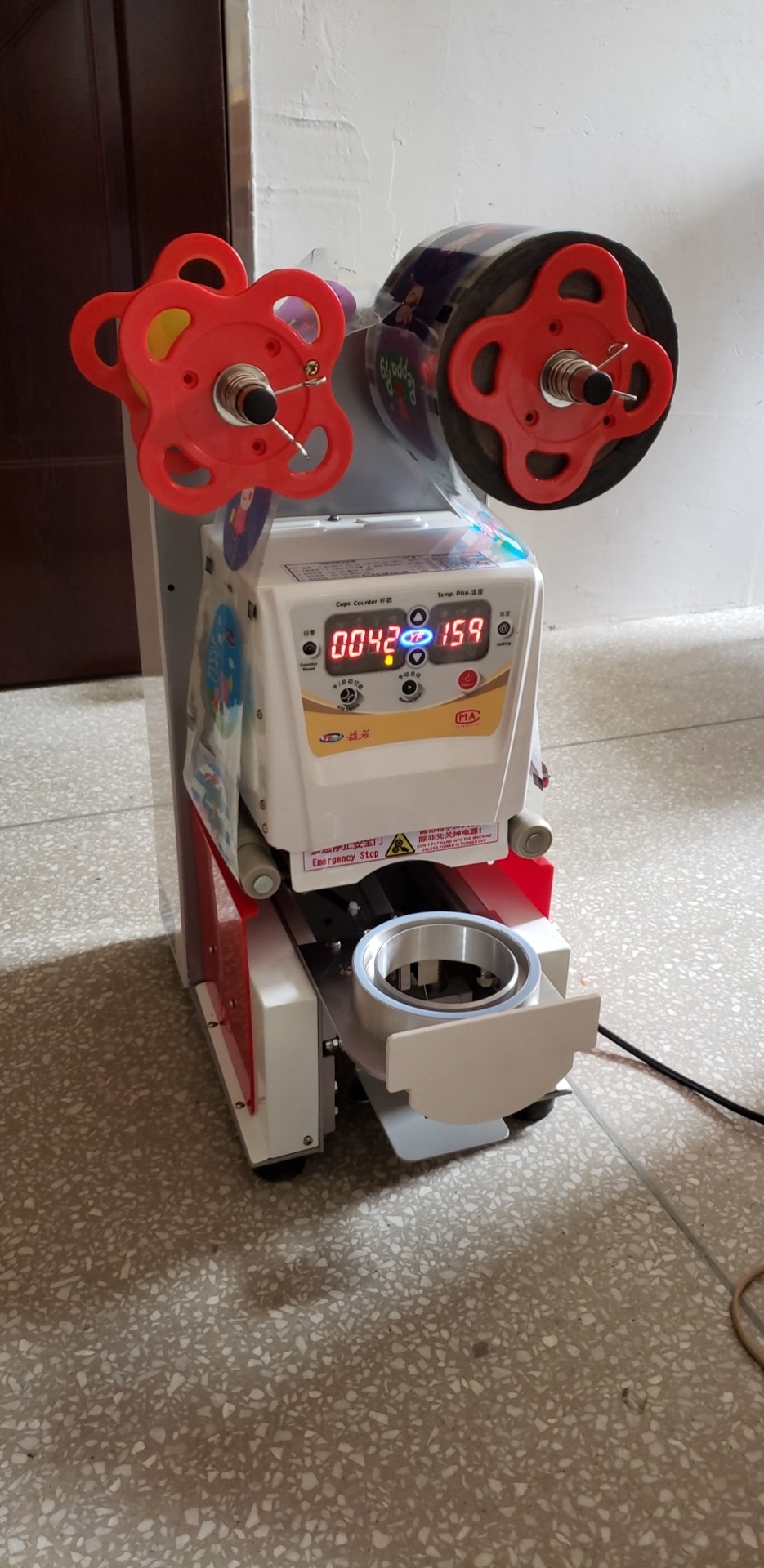 新款益芳et-95sn封口机台湾益芳封口机封杯机奶茶机全自动封杯机