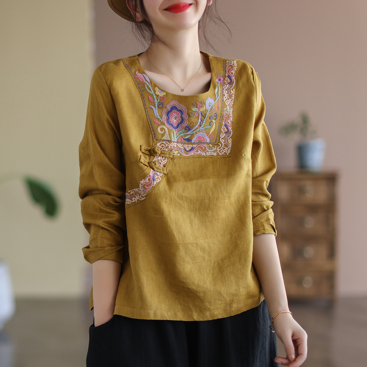 古咖服饰复古民族风刺绣亚麻长袖t恤女春季宽松显瘦套头盘扣上衣