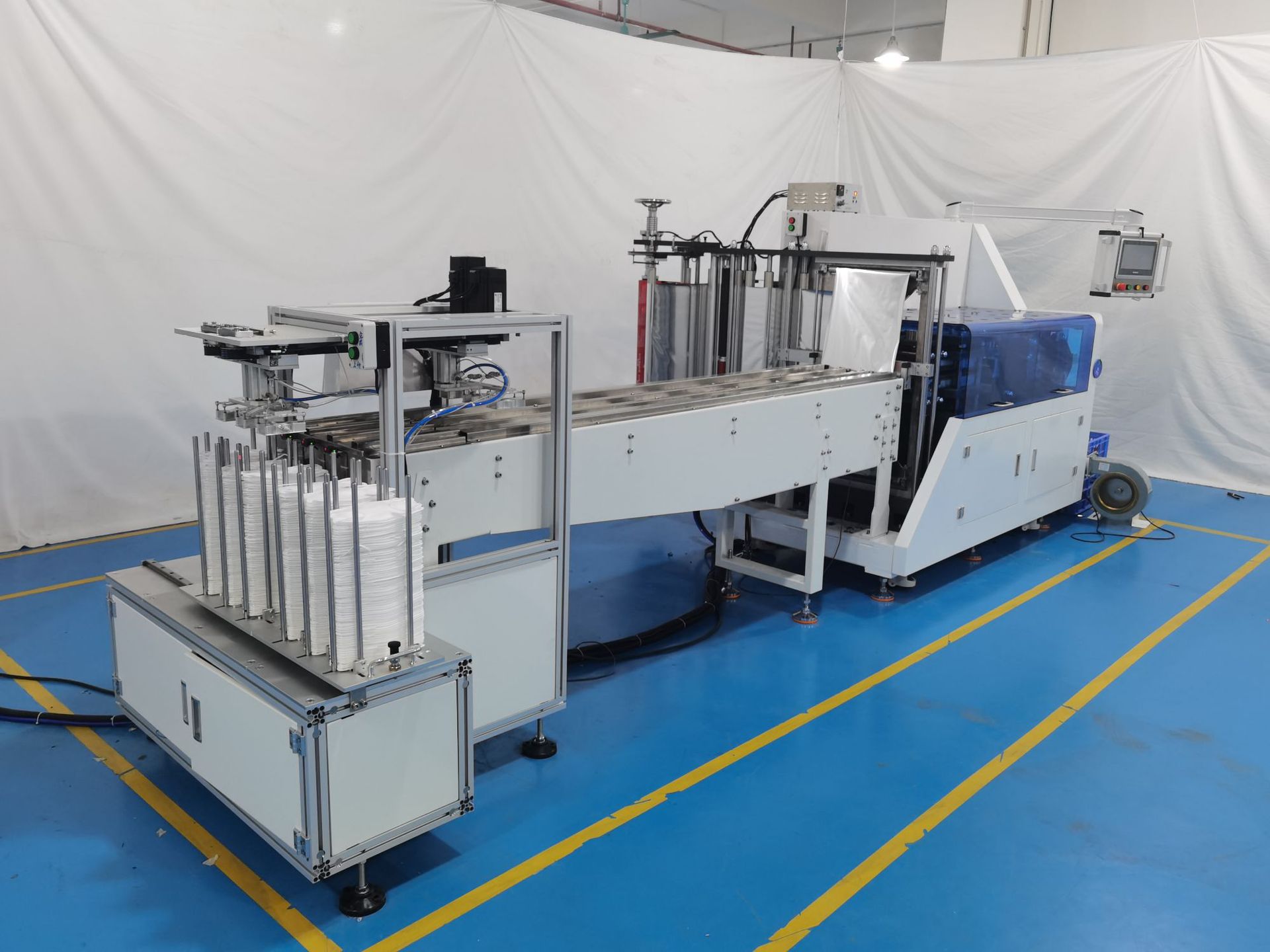 口罩4面包装机 片状产品包装机 kf94鱼型口罩四面封口罩包装机器