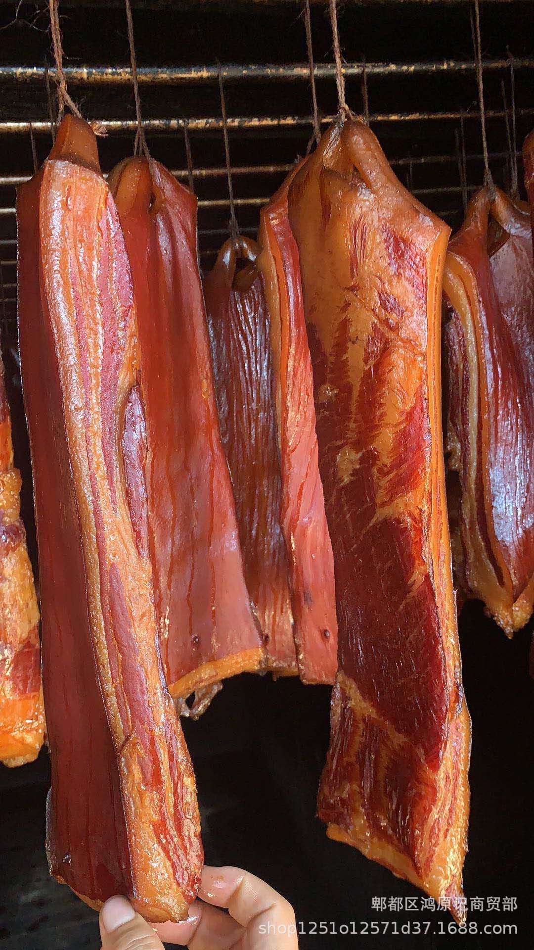 四川二刀腊肉农家柏树烟熏三线批发腌腊食品烟熏五花厂家