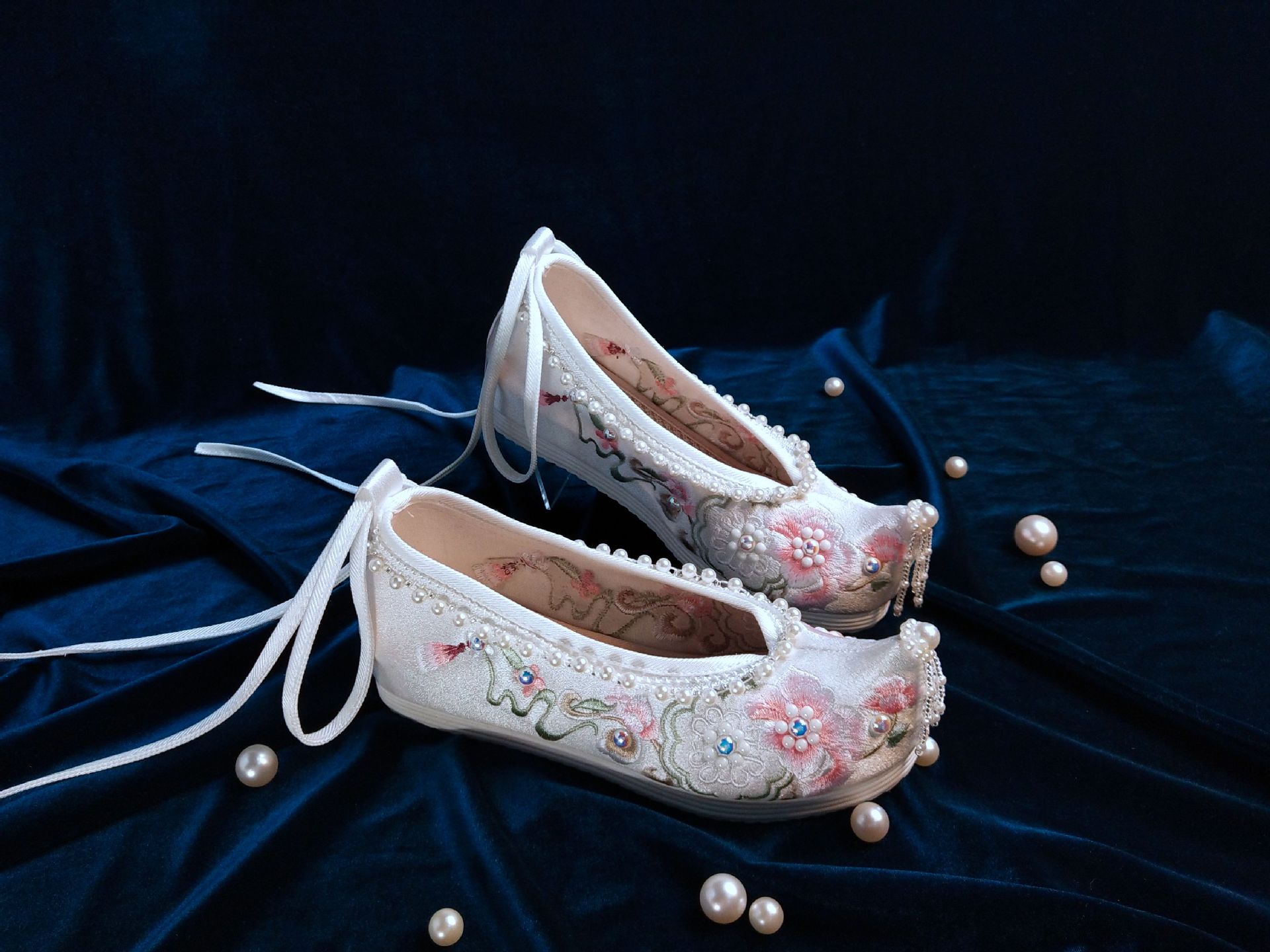 新款明制汉服鞋串珠弓鞋中式婚鞋秀禾鞋内增高配古装