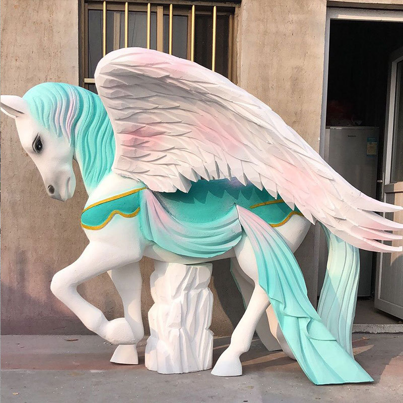 泡沫马雕塑