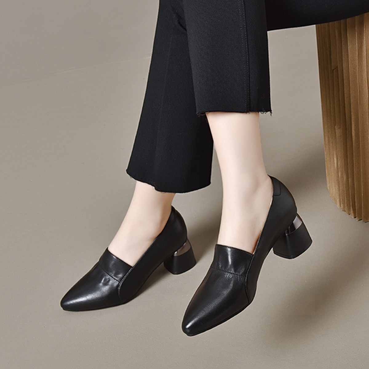 尖头褶皱女鞋真皮一脚蹬粗跟深口单鞋女韩版中跟皮鞋女百搭工作鞋